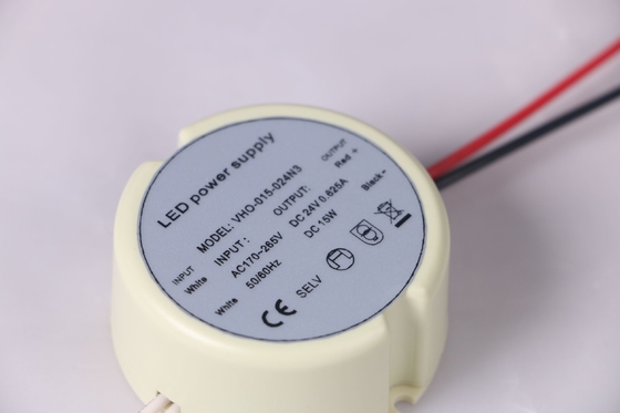 Tension constante d'intérieur ronde du conducteur en plastique LED de cas IP20 pour la lumière de bande de Cabinet